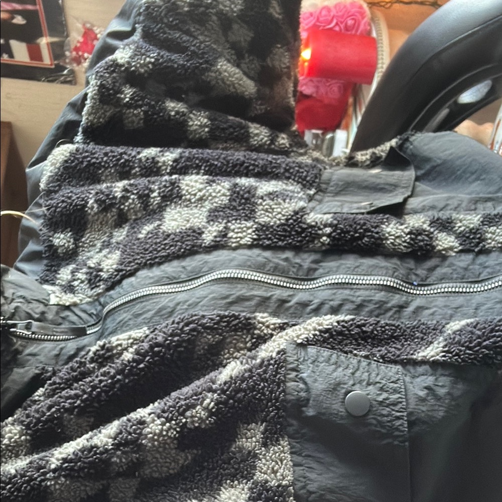 Joylab Black and Gray Checkered Sherpa